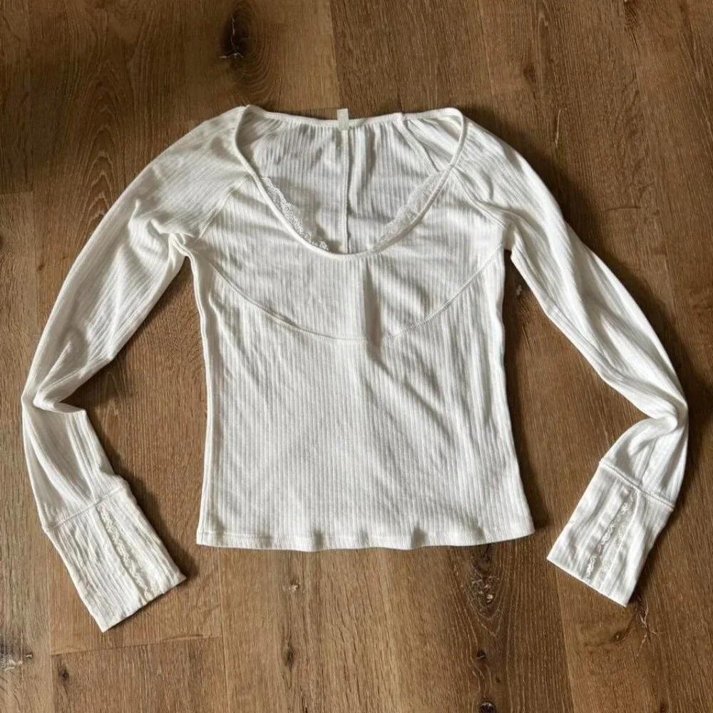 Free People White Long‎ Sleeve Top with Lace Trim Size M